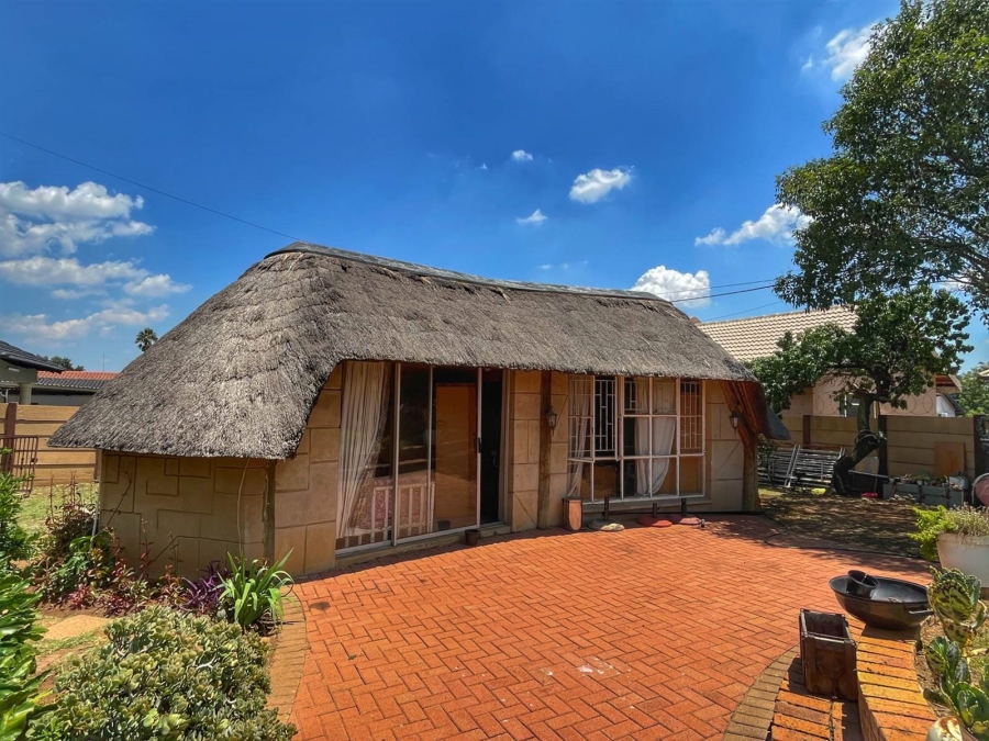 3 Bedroom Property for Sale in Brackendowns Gauteng